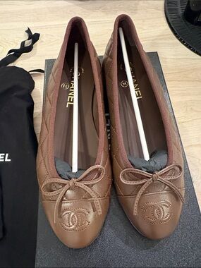 CHANEL 26B Brown Quilted Leather CC Logo Bow Ballet Flats size 38